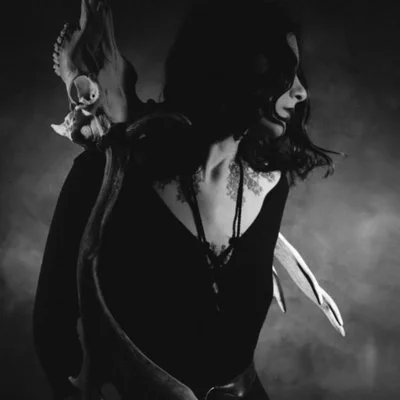 Artemisia Nathair